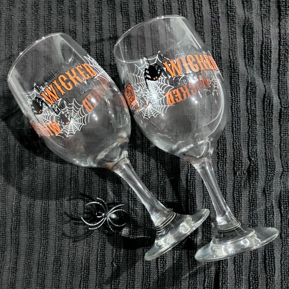 Vintage Halloween Wine Glasses "You Call Me Wicked Like It’s A Bad Thing" - Picture 1 of 2